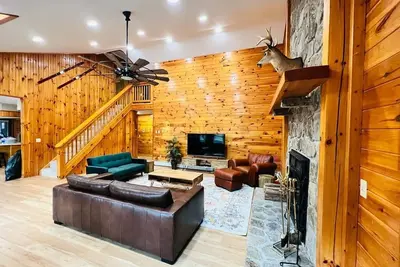 Image de Spacious cabin - Hot Tub - Pool Table - 5 min from Wisp