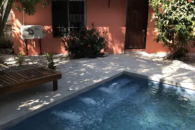 Image de Quiet Oasis in garden with pool
