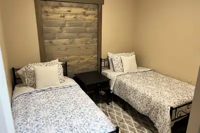 Image de 60 acres of wooded bliss!