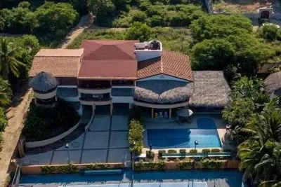 Image de 2 Level Suite, Villa Casanuna, Starlink, Tennis court, Security, Tropical luxury