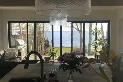 Image de Waterfront cottage on Georgian Bay in the Blue Mountains on Lora Bay Golf Course