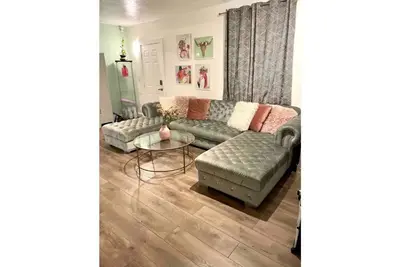 Image de Lovely 2-bedroom with patio in Design District