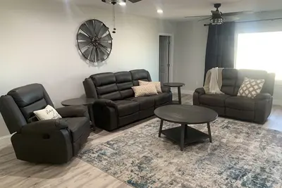 Image de Remodeled country retreat on the Saline River. Pet Friendly!