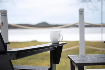 Image de Pure Pentwater Cottage: lake-front; fully updated; sleeps 8.