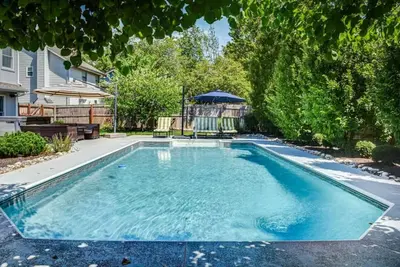 Image de Luxury in Lenexa w/heated pool