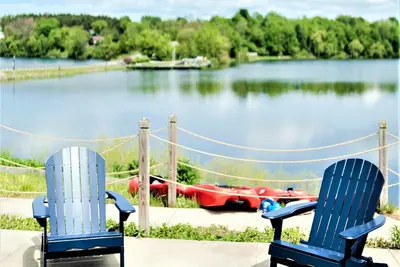 Image de Stunning Views on Hart Lake I Near Dunes+ Walk to Shops+ Kayak & Bike