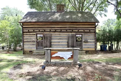 Image de New! Carolina Frost Cabin in Downtown Mocksville
