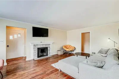 Image de Cheerful 3 Bedroom Home Close to Broadripple.