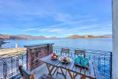 Image de Stella Del Lago Pied Dans L'Eau, Arona, Italy
