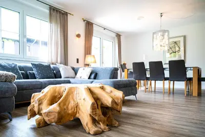 Image de Gartenresidenz - stylish holiday home in central location with space for the who