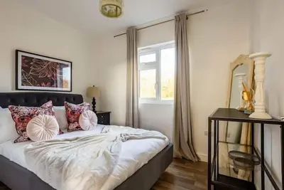Image de Stillness - Sleeps 2 | Hot Tub | Bbq | Pets Allowed | Wi-Fi | Secluded Patio