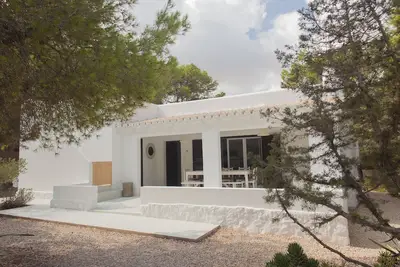 Image de Villa surrounded by greenery 500 meters from the sea
