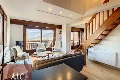 Duplex ski-in\/ski-out face au Mont Blanc avec parking et wifi