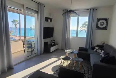 Image de F2 refait à neuf sur Bord de Mer. situation idéale pour vacances. calme