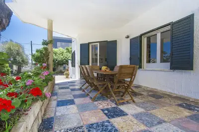 Image de Large villa with sea view and outdoor spaces 20m from the sandy beach of San Foca.