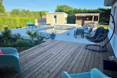Image de Belle villa (jardin + piscine + pétanque + bar)