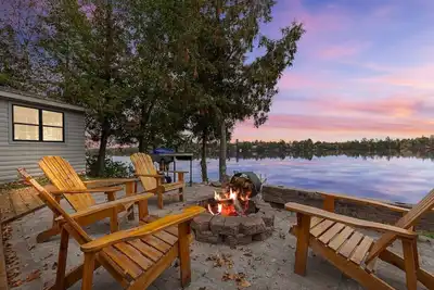 Image de Lakefront cottage with Fireplace Sauna Mini forest