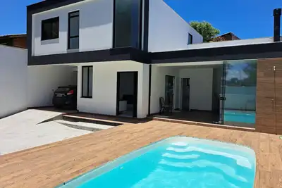 Image de Beach house with pool