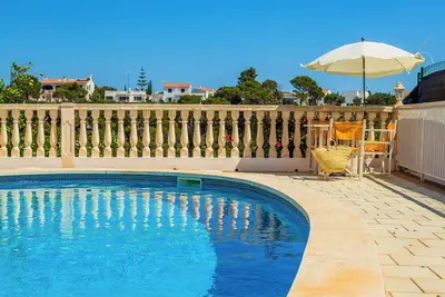 Image de Maison de vacances 'Villa Lidia' avec vue sur la mer, piscine privée et Wi-Fi.