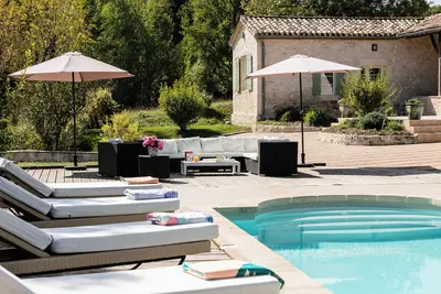 Image de Maison de charme avec piscine et jacuzzi, et ses dépendances