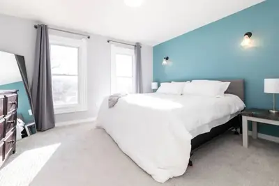 Image de Tremont & Ohio City House | Sleeps 8 | Modern