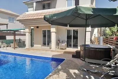 Image de Great Villa Maria - Hot tube, pool, near sandy beach, restaurants.