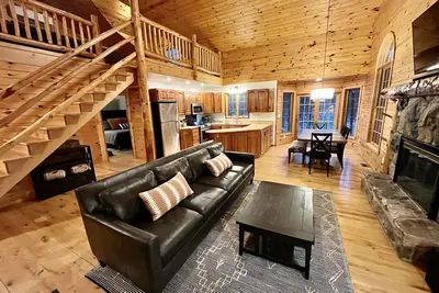Image de Secluded Tustin Cabin with Fire Pit and Hiking Trails