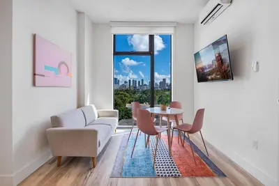 Image de Pastel Penthouse | 3 Bed 3 Bath Private Roof Deck