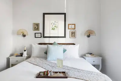 Image de Lady Helène No. 1: Stylish Comfort Steps from King