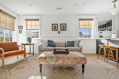 Image de Lady Helène No. 2: Elegance Through the Ages