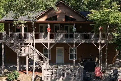 Image de Riverfront Cabin w/ Porch & Firepit - Peaceful Retreat Near Murphy, Nc.