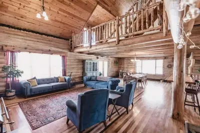 Image de Spacious Multi-family Log Home with Sauna