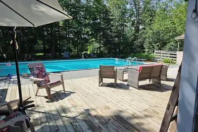Image de Swimmin pool movie stars &a c’ment pond- jc ma gee