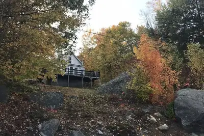 Image de Adorable private cottage with lake views and access.