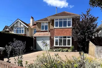 Image de Coastal family holiday home near stunning sandy beaches & River Stour in Dorset.