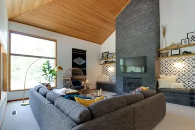 Image de The Birch Abode: Spacious & Serene, Sleeps 8, Sharc included, Dog Friendly!