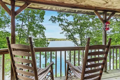 Image de Carters Lake, Lakeside Cabin #8, includes free boat slip at the Marina