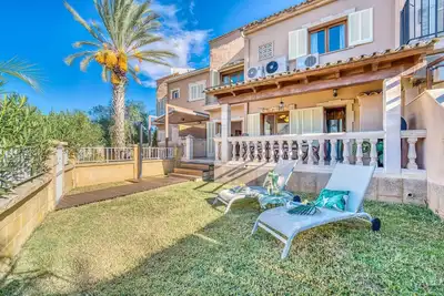 Image de Maison près de la plage Nénuphars avec vue sur la montagne
