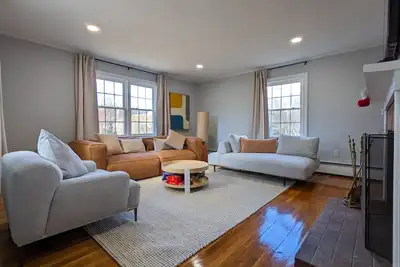 Image de Cape Cod Vacation in style! Close to Main Street & Beautiful Beaches