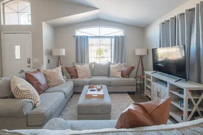 Image de Great Space for Families_Heated Pool_Sleeps 9+Pets