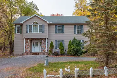 Image de \"Cozy Antilia\"  Hot Tub, Sauna & Game Room