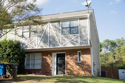 Image de Close to Downtown Kennesaw - Beautiful 3 Bedroom Townhouse!