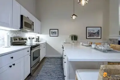 Image de Lovely in every way, your new Anchorage retreat