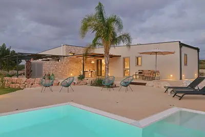 Image de Rariki, hillside villa, 4 minutes from beaches and views of the Ragusa coast.
