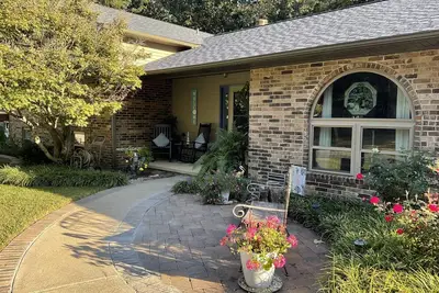 Image de Breezy Beach is a cozy unique home close to it all.