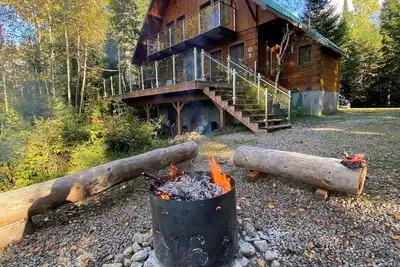 Image de Chalet de montagne et rivière pleine nature près du versant nord Mont Tremblant