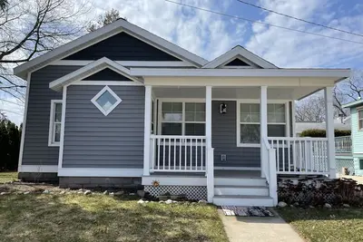 Image de Frankfort Beach House — Located Just Steps From Downtown Frankfort!