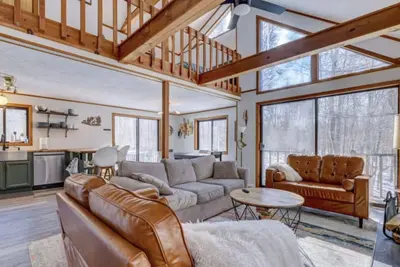 Image de Wooded Retreat in Poconos Mountain Resort w/ Firepit and Kayaks!