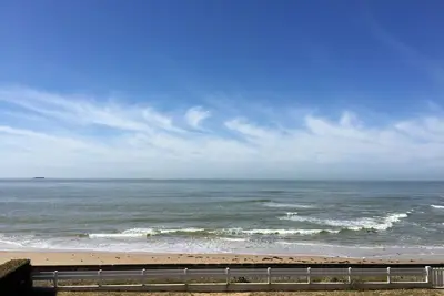 Image de Grand Appartement Plein Sud  Face Mer  4 Chambres Acces Direct Plage