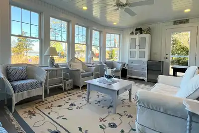 Image de 157 Tahanto Rd - Updated 3br home w/ ocean view, steps to beach!